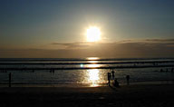 Legian Beach ���M�����r�[�`�̗[�Ă�
