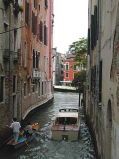 A charming spot of Venice: admired by many tourists, and used by its inhabitants, as shown by the intensive boat traffic. Photo by Tobias Salathé, Ramsar. A charming spot of Venice