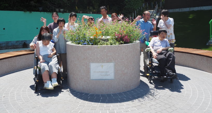 円(まる)の広場