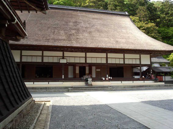 近江の守護佐々木六角氏頼が寂室元光禅師、正燈国師の高徳を慕って、室町時代に