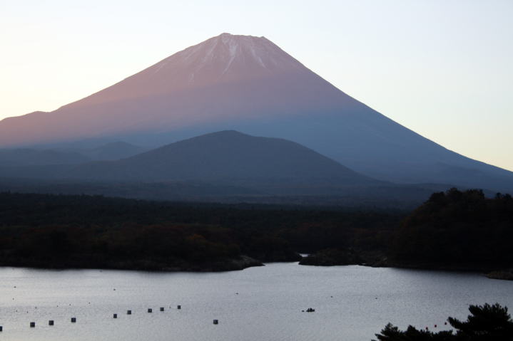 精進湖の朝