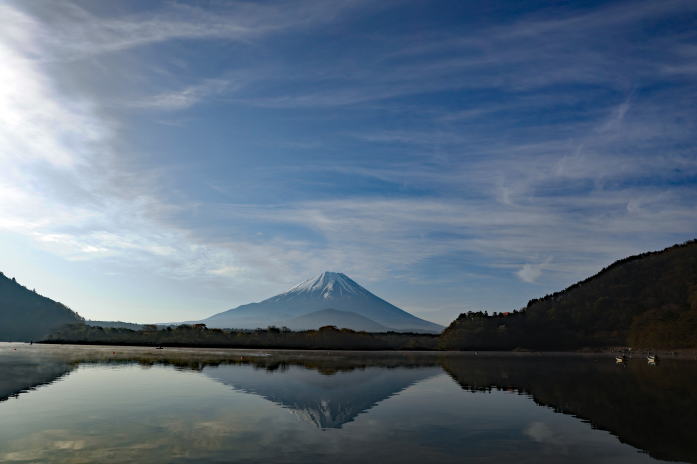 精進湖逆さ富士