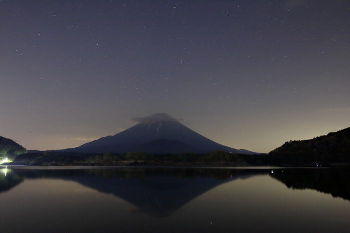精進湖畔の富士