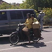 これから、お祭りなのぉ。